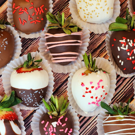 Chocolate Covered Strawberries - Assorted Chocolate with Assorted Toppings